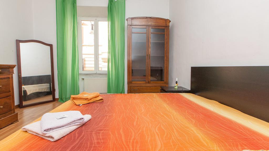 Rental In Rome Santini Apartment Quarto foto